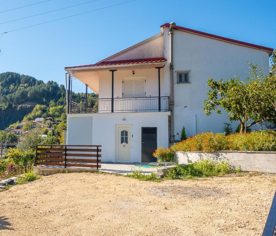 Remvi Guest House Pramanta Exterior photo
